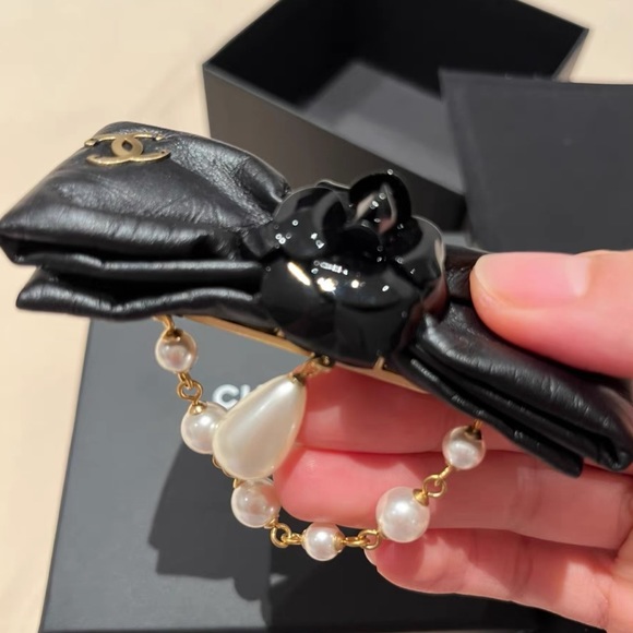 Chanel bow brooch - Picture 4 of 6
